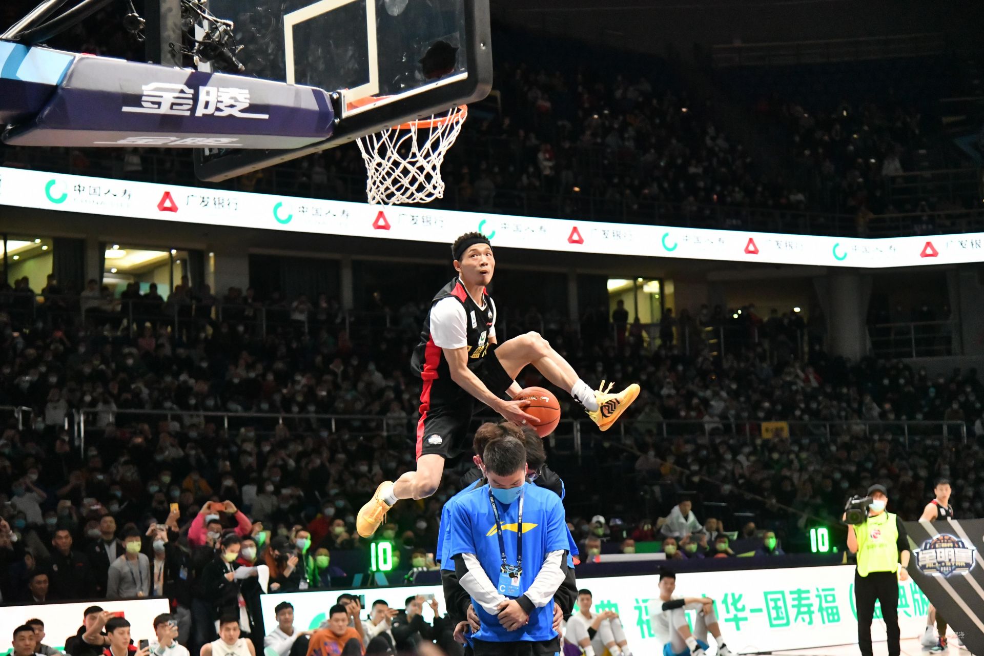 推动其品牌 推动其品牌