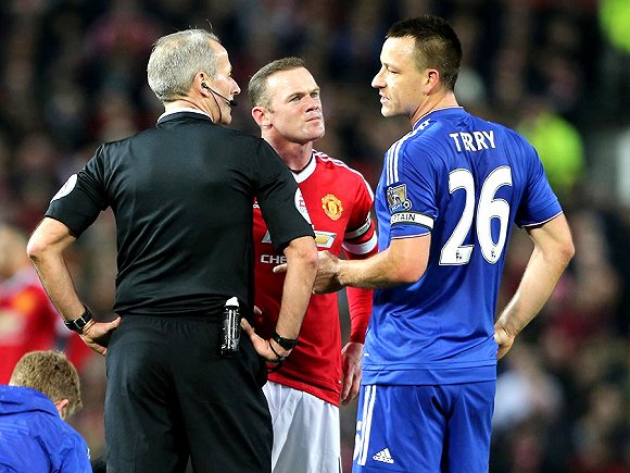 两队球迷各 两队球迷各